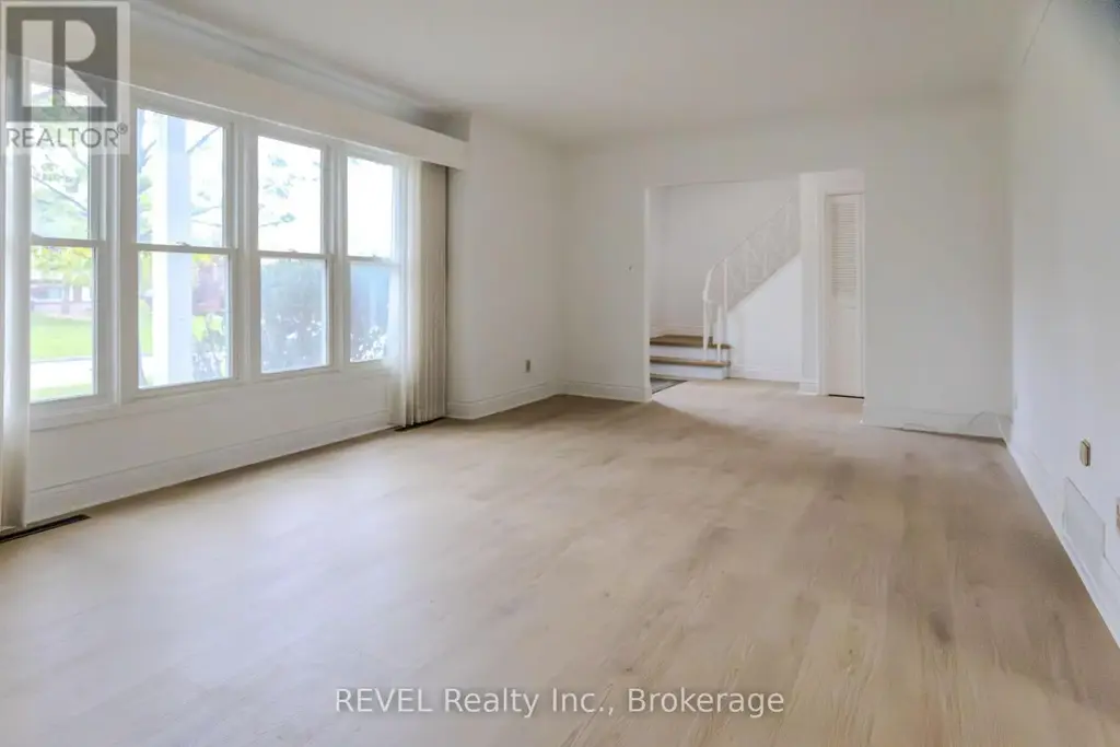 19 Woodington Crescent, St. Catharines (Glendale/Glenridge)